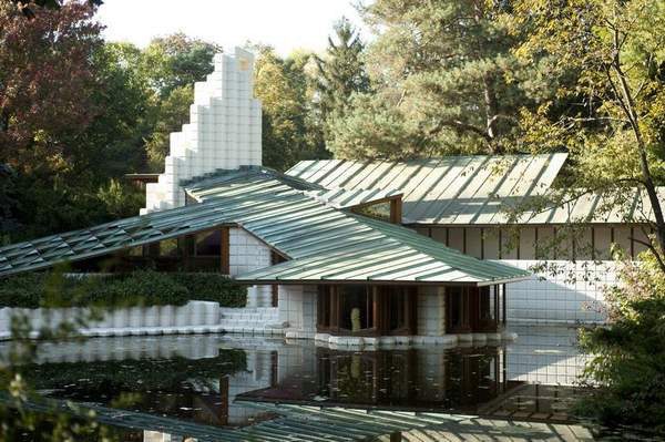 Michigan Modern, building exterior with white walls and green roof