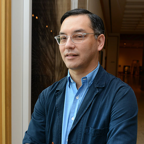 Andrew Blauvelt headshot in blue shirt